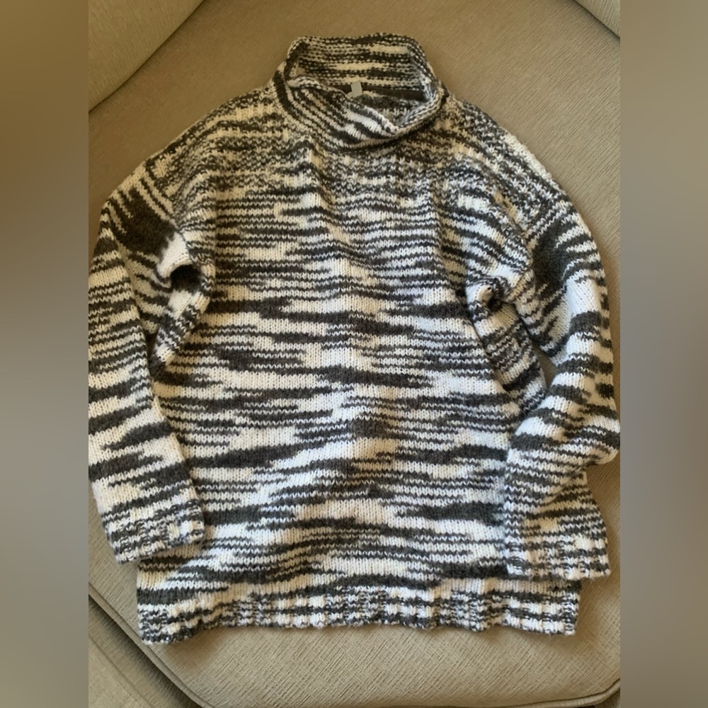 Ecoté chunky sweater size small